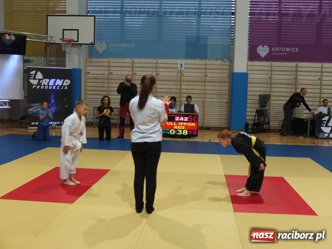 Zdjęcie w galerii na portalu naszraciborz.pl: Medale dla najmłodszych Łamatorów na początek sezonu wiadomości z regionu