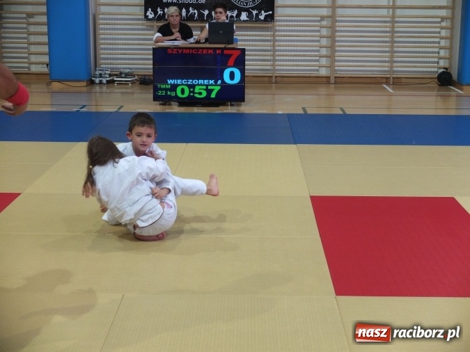 Zdjęcie w galerii na portalu naszraciborz.pl: Medale dla najmłodszych Łamatorów na początek sezonu wiadomości z regionu