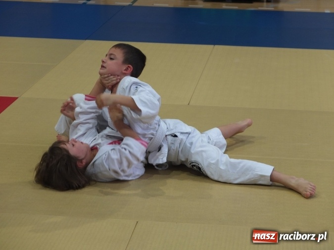 Zdjęcie w galerii na portalu naszraciborz.pl: Medale dla najmłodszych Łamatorów na początek sezonu wiadomości z regionu