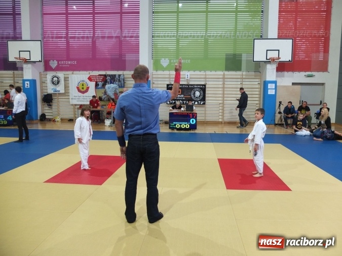 Zdjęcie w galerii na portalu naszraciborz.pl: Medale dla najmłodszych Łamatorów na początek sezonu wiadomości z regionu