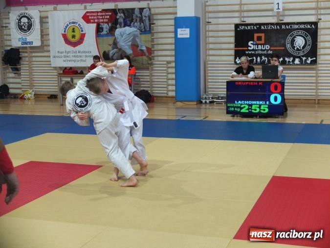 Zdjęcie w galerii na portalu naszraciborz.pl: Medale dla najmłodszych Łamatorów na początek sezonu wiadomości z regionu