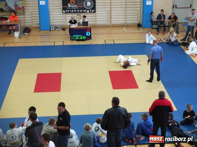 Zdjęcie w galerii na portalu naszraciborz.pl: Medale dla najmłodszych Łamatorów na początek sezonu wiadomości z regionu