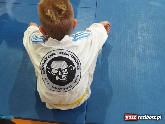 Zdjęcie w galerii na portalu naszraciborz.pl: Medale dla najmłodszych Łamatorów na początek sezonu wiadomości z regionu