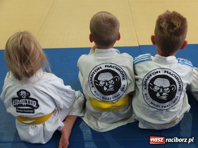 Zdjęcie w galerii na portalu naszraciborz.pl: Medale dla najmłodszych Łamatorów na początek sezonu wiadomości z regionu