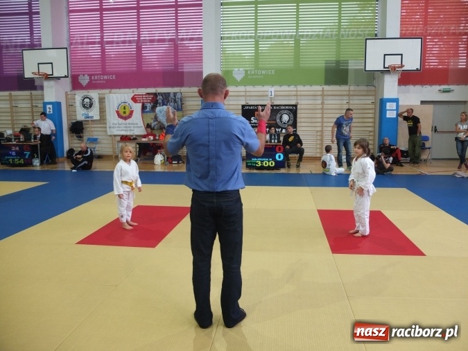 Zdjęcie w galerii na portalu naszraciborz.pl: Medale dla najmłodszych Łamatorów na początek sezonu wiadomości z regionu