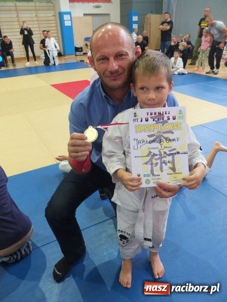 Zdjęcie w galerii na portalu naszraciborz.pl: Medale dla najmłodszych Łamatorów na początek sezonu wiadomości z regionu