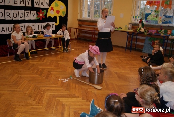 Zdjęcie w galerii na portalu naszraciborz.pl: Podwójne szkolne święto w Studziennej  wiadomości z regionu