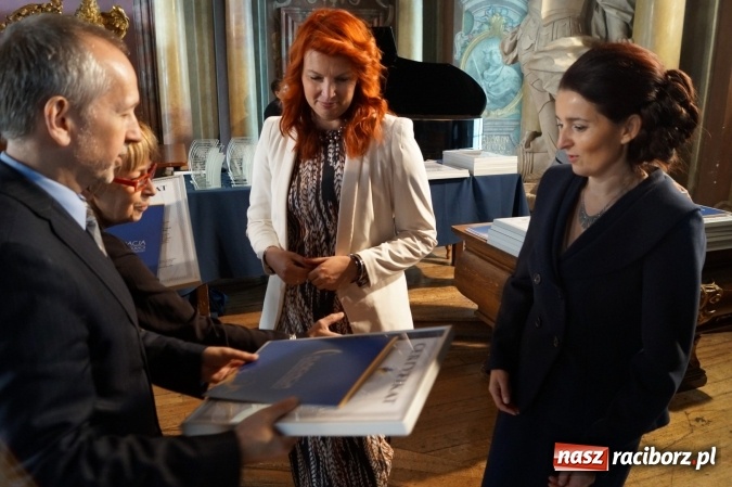 Zdjęcie w galerii na portalu naszraciborz.pl: Gmina Krzyżanowice Samorządowym Liderem Edukacji wiadomości z regionu