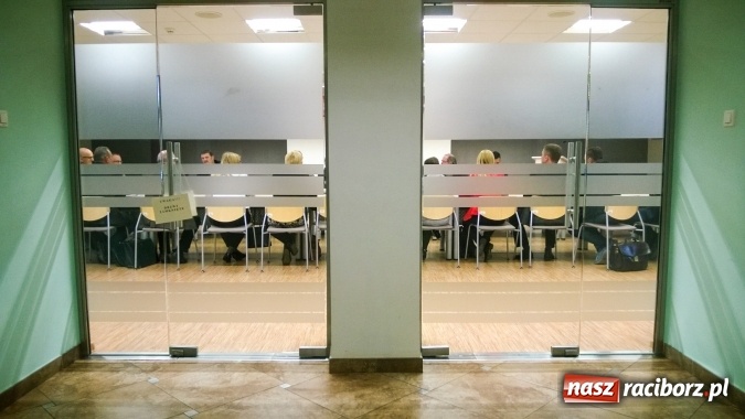 Zdjęcie w galerii na portalu naszraciborz.pl: Radni rozmawiali o szpitalu. Pracownikom kazano pozostać za drzwiami! wiadomości z regionu