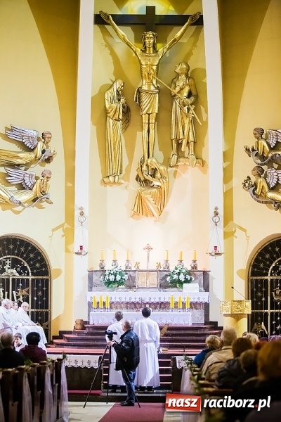 Zdjęcie w galerii na portalu naszraciborz.pl: Wyjątkowa Msza św. na 80-lecie kościoła NSPJ wiadomości z regionu