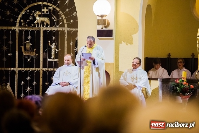 Zdjęcie w galerii na portalu naszraciborz.pl: Wyjątkowa Msza św. na 80-lecie kościoła NSPJ wiadomości z regionu