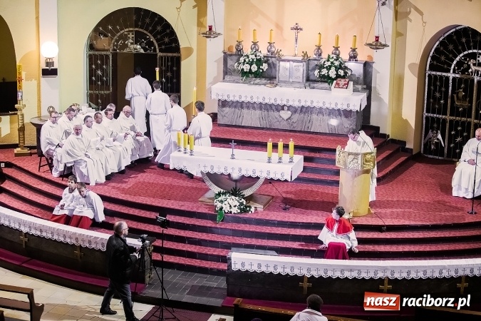 Zdjęcie w galerii na portalu naszraciborz.pl: Wyjątkowa Msza św. na 80-lecie kościoła NSPJ wiadomości z regionu
