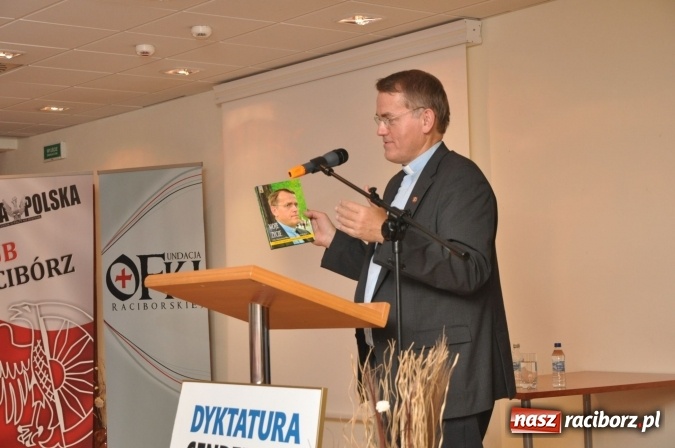 Zdjęcie w galerii na portalu naszraciborz.pl: Kiedy seks staje się bogiem – ksiądz Oko o ideologii gender na Zamku Piastowskim wiadomości z regionu