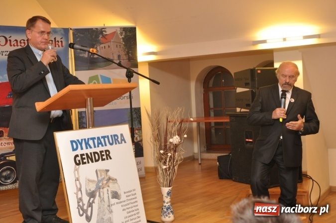 Zdjęcie w galerii na portalu naszraciborz.pl: Kiedy seks staje się bogiem – ksiądz Oko o ideologii gender na Zamku Piastowskim wiadomości z regionu