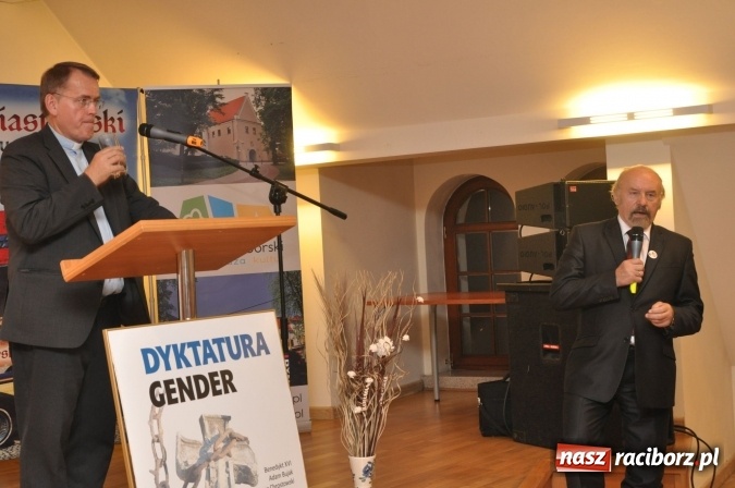 Zdjęcie w galerii na portalu naszraciborz.pl: Kiedy seks staje się bogiem – ksiądz Oko o ideologii gender na Zamku Piastowskim wiadomości z regionu