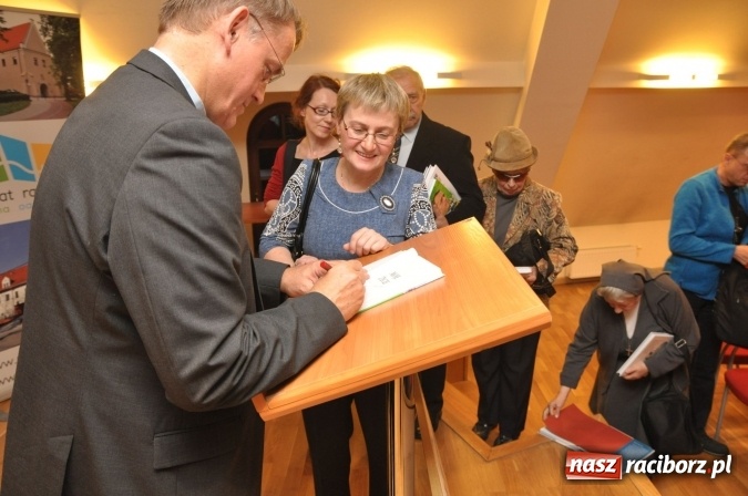 Zdjęcie w galerii na portalu naszraciborz.pl: Kiedy seks staje się bogiem – ksiądz Oko o ideologii gender na Zamku Piastowskim wiadomości z regionu
