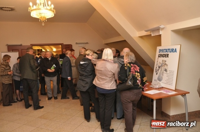 Zdjęcie w galerii na portalu naszraciborz.pl: Kiedy seks staje się bogiem – ksiądz Oko o ideologii gender na Zamku Piastowskim wiadomości z regionu