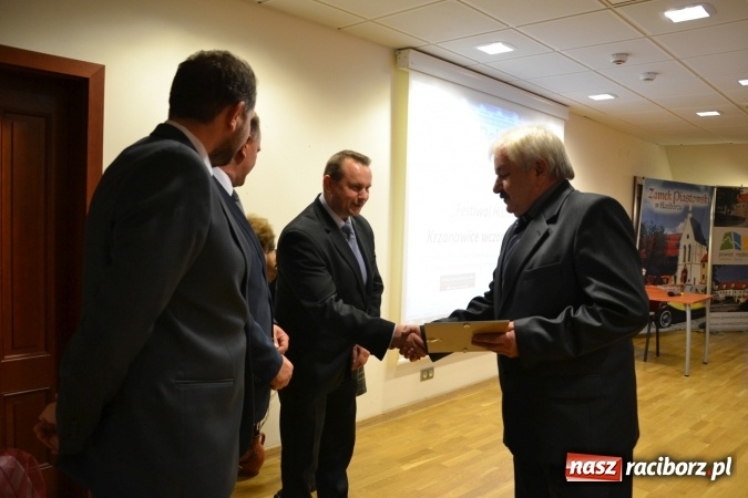 Zdjęcie w galerii na portalu naszraciborz.pl: Tu mieszkam, tu zmieniam - aktywni mieszkańcy gminy Krzanowice spotkali się na zamku wiadomości z regionu