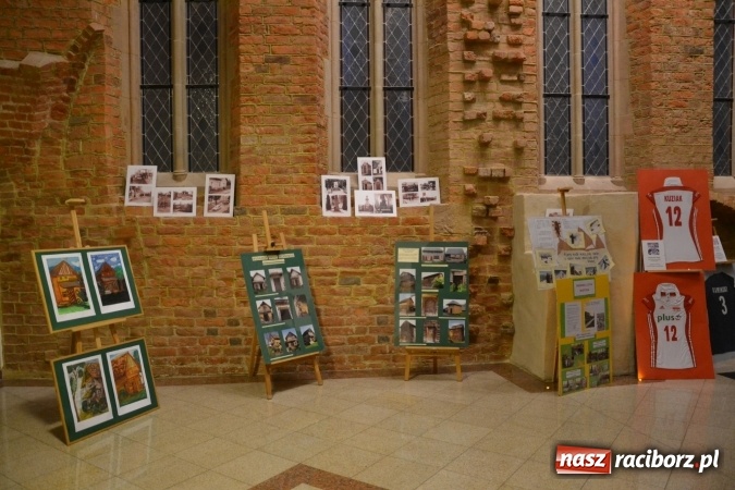 Zdjęcie w galerii na portalu naszraciborz.pl: Tu mieszkam, tu zmieniam - aktywni mieszkańcy gminy Krzanowice spotkali się na zamku wiadomości z regionu