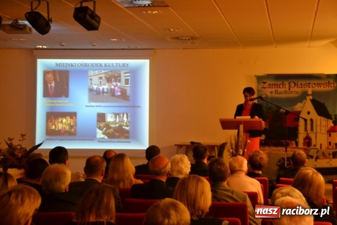 Zdjęcie w galerii na portalu naszraciborz.pl: Tu mieszkam, tu zmieniam - aktywni mieszkańcy gminy Krzanowice spotkali się na zamku wiadomości z regionu