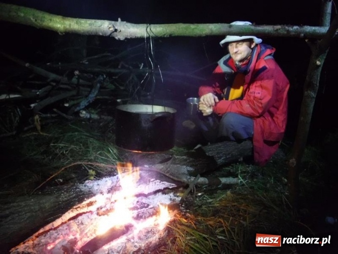 Zdjęcie w galerii na portalu naszraciborz.pl: W lasach rudzkich odbył się kurs z technik przetrwania wiadomości z regionu