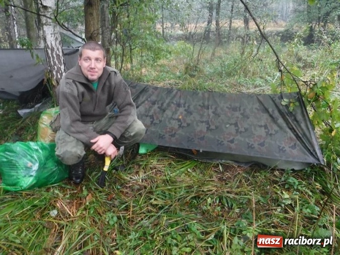 Zdjęcie w galerii na portalu naszraciborz.pl: W lasach rudzkich odbył się kurs z technik przetrwania wiadomości z regionu
