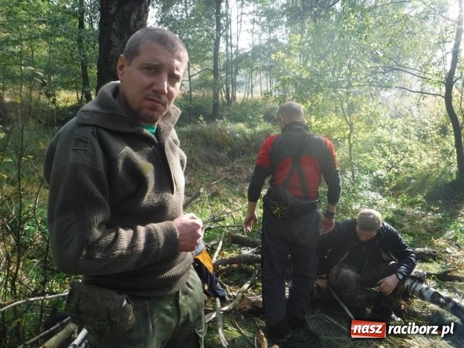 Zdjęcie w galerii na portalu naszraciborz.pl: W lasach rudzkich odbył się kurs z technik przetrwania wiadomości z regionu