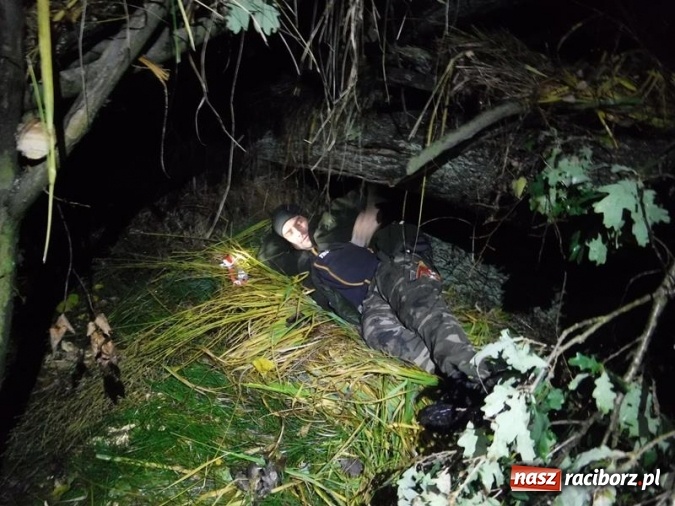 Zdjęcie w galerii na portalu naszraciborz.pl: W lasach rudzkich odbył się kurs z technik przetrwania wiadomości z regionu