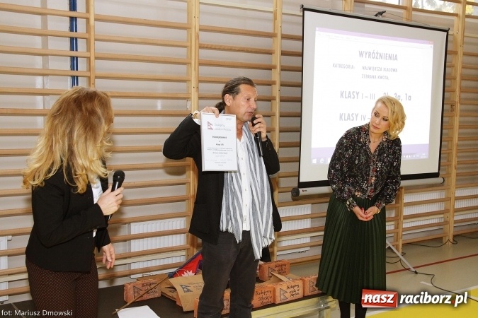 Zdjęcie w galerii na portalu naszraciborz.pl: Ostróg dla Nepalu. Symboliczna cegła na pamiątkę wiadomości z regionu