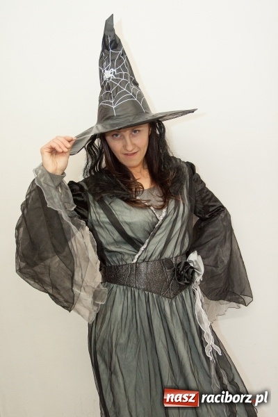 Zdjęcie w galerii na portalu naszraciborz.pl: Halloweenowe nocne szperanie w Robanie wiadomości z regionu