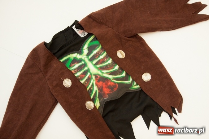 Zdjęcie w galerii na portalu naszraciborz.pl: Halloweenowe nocne szperanie w Robanie wiadomości z regionu