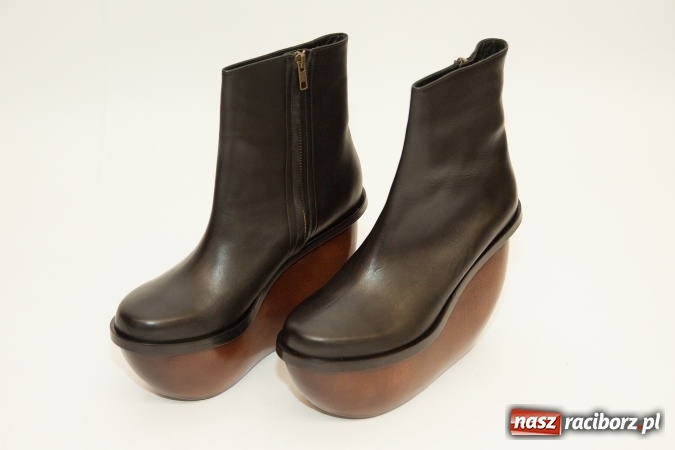 Zdjęcie w galerii na portalu naszraciborz.pl: Halloweenowe nocne szperanie w Robanie wiadomości z regionu