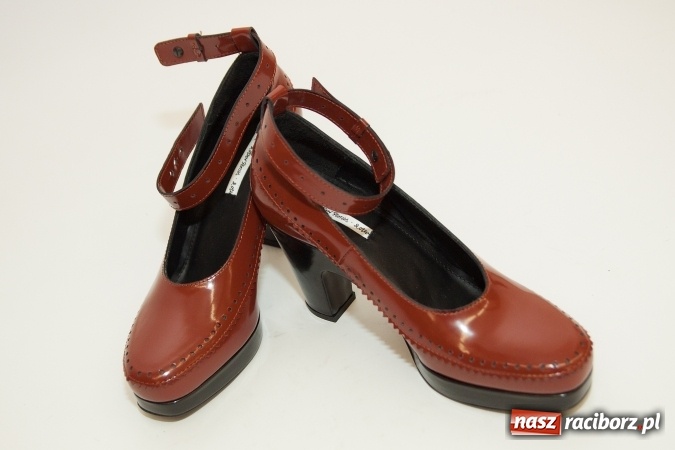 Zdjęcie w galerii na portalu naszraciborz.pl: Halloweenowe nocne szperanie w Robanie wiadomości z regionu