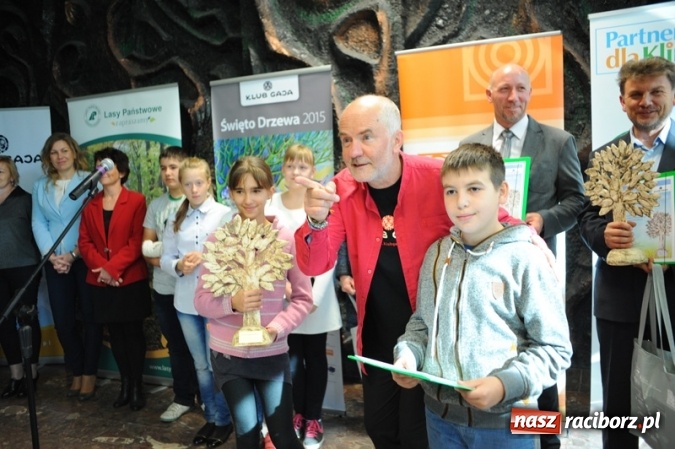 Zdjęcie w galerii na portalu naszraciborz.pl: Czarodziejskie drzewo dla Rafako wiadomości z regionu