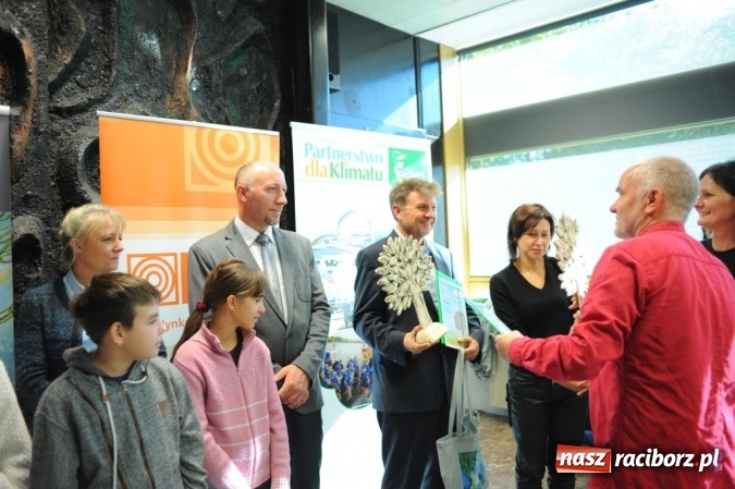 Zdjęcie w galerii na portalu naszraciborz.pl: Czarodziejskie drzewo dla Rafako wiadomości z regionu