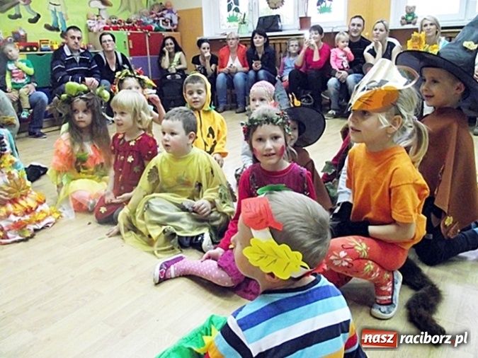 Zdjęcie w galerii na portalu naszraciborz.pl: Jesienne zabawy z rodzicami w Przedszkolu nr 16 wiadomości z regionu