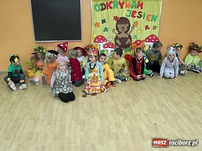 Zdjęcie w galerii na portalu naszraciborz.pl: Jesienne zabawy z rodzicami w Przedszkolu nr 16 wiadomości z regionu