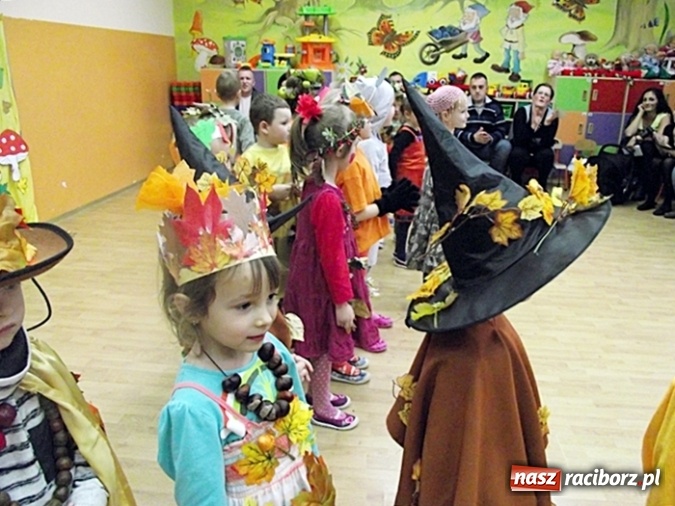Zdjęcie w galerii na portalu naszraciborz.pl: Jesienne zabawy z rodzicami w Przedszkolu nr 16 wiadomości z regionu