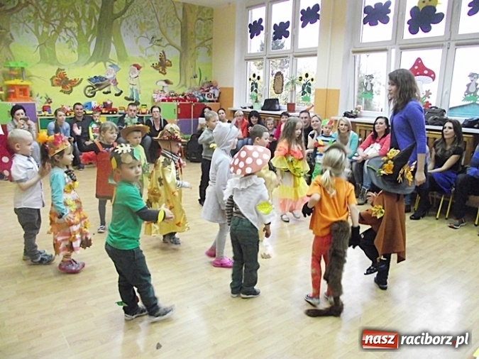 Zdjęcie w galerii na portalu naszraciborz.pl: Jesienne zabawy z rodzicami w Przedszkolu nr 16 wiadomości z regionu