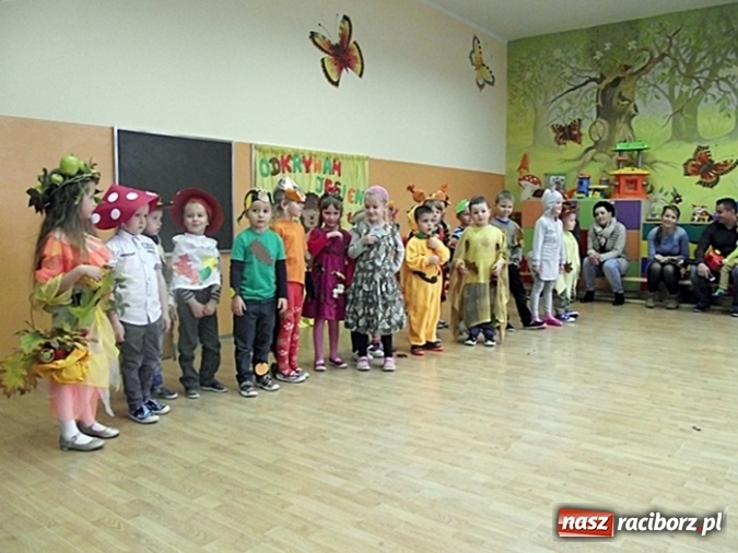 Zdjęcie w galerii na portalu naszraciborz.pl: Jesienne zabawy z rodzicami w Przedszkolu nr 16 wiadomości z regionu