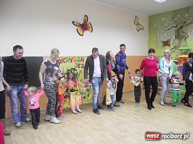 Zdjęcie w galerii na portalu naszraciborz.pl: Jesienne zabawy z rodzicami w Przedszkolu nr 16 wiadomości z regionu
