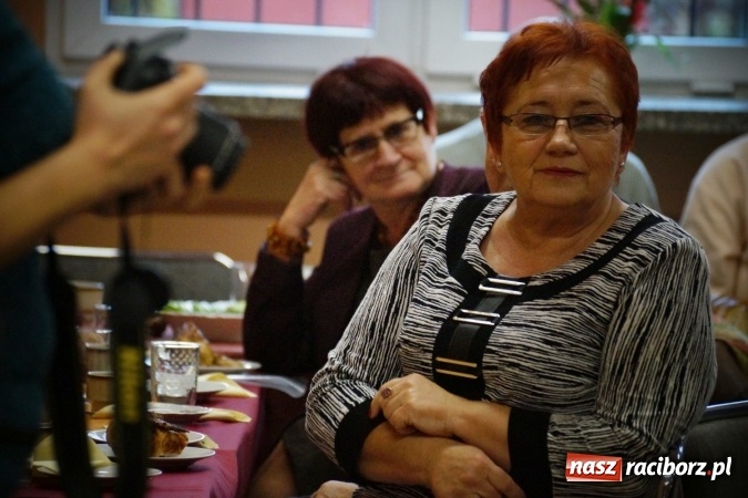 Zdjęcie w galerii na portalu naszraciborz.pl: Seniorzy z Nędzy przy karaoke świętowali sw&oacute;j dzień wiadomości z regionu