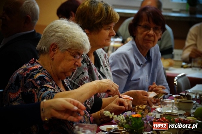 Zdjęcie w galerii na portalu naszraciborz.pl: Seniorzy z Nędzy przy karaoke świętowali sw&oacute;j dzień wiadomości z regionu