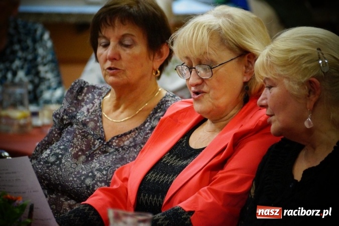 Zdjęcie w galerii na portalu naszraciborz.pl: Seniorzy z Nędzy przy karaoke świętowali sw&oacute;j dzień wiadomości z regionu