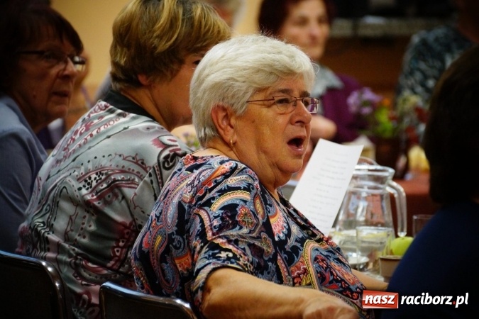 Zdjęcie w galerii na portalu naszraciborz.pl: Seniorzy z Nędzy przy karaoke świętowali sw&oacute;j dzień wiadomości z regionu