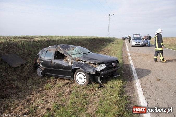 Zdjęcie w galerii na portalu naszraciborz.pl: Dachowanie samochodu na trasie Samborowice-Krzanowice wiadomości z regionu