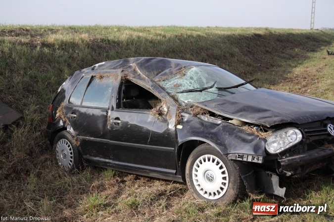 Zdjęcie w galerii na portalu naszraciborz.pl: Dachowanie samochodu na trasie Samborowice-Krzanowice wiadomości z regionu