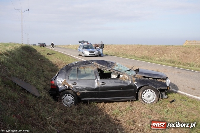 Zdjęcie w galerii na portalu naszraciborz.pl: Dachowanie samochodu na trasie Samborowice-Krzanowice wiadomości z regionu