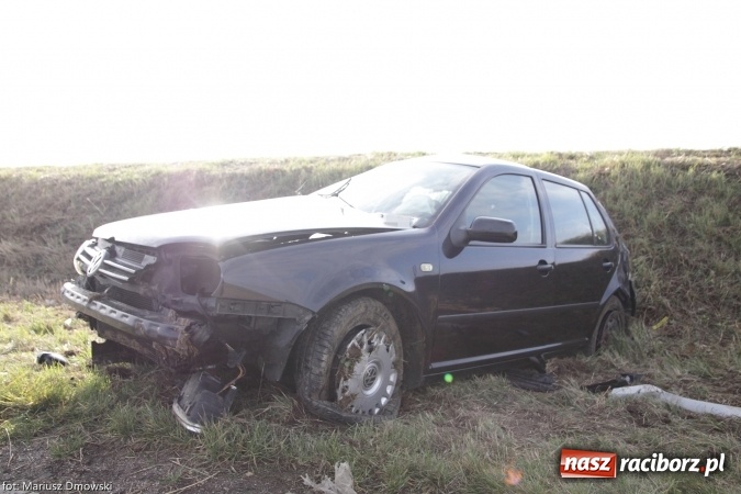 Zdjęcie w galerii na portalu naszraciborz.pl: Dachowanie samochodu na trasie Samborowice-Krzanowice wiadomości z regionu