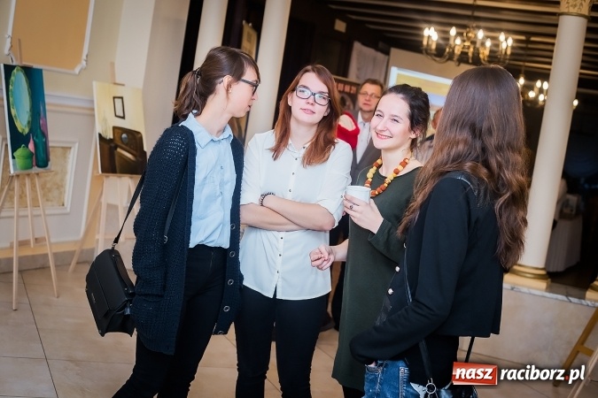 Zdjęcie w galerii na portalu naszraciborz.pl: Wernisaż prac malarskich w Pałacu Wojnowice wiadomości z regionu